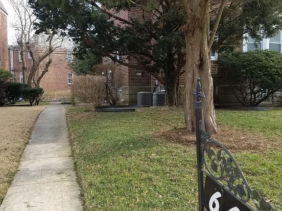 3rd image of 661 W Park Ln #1