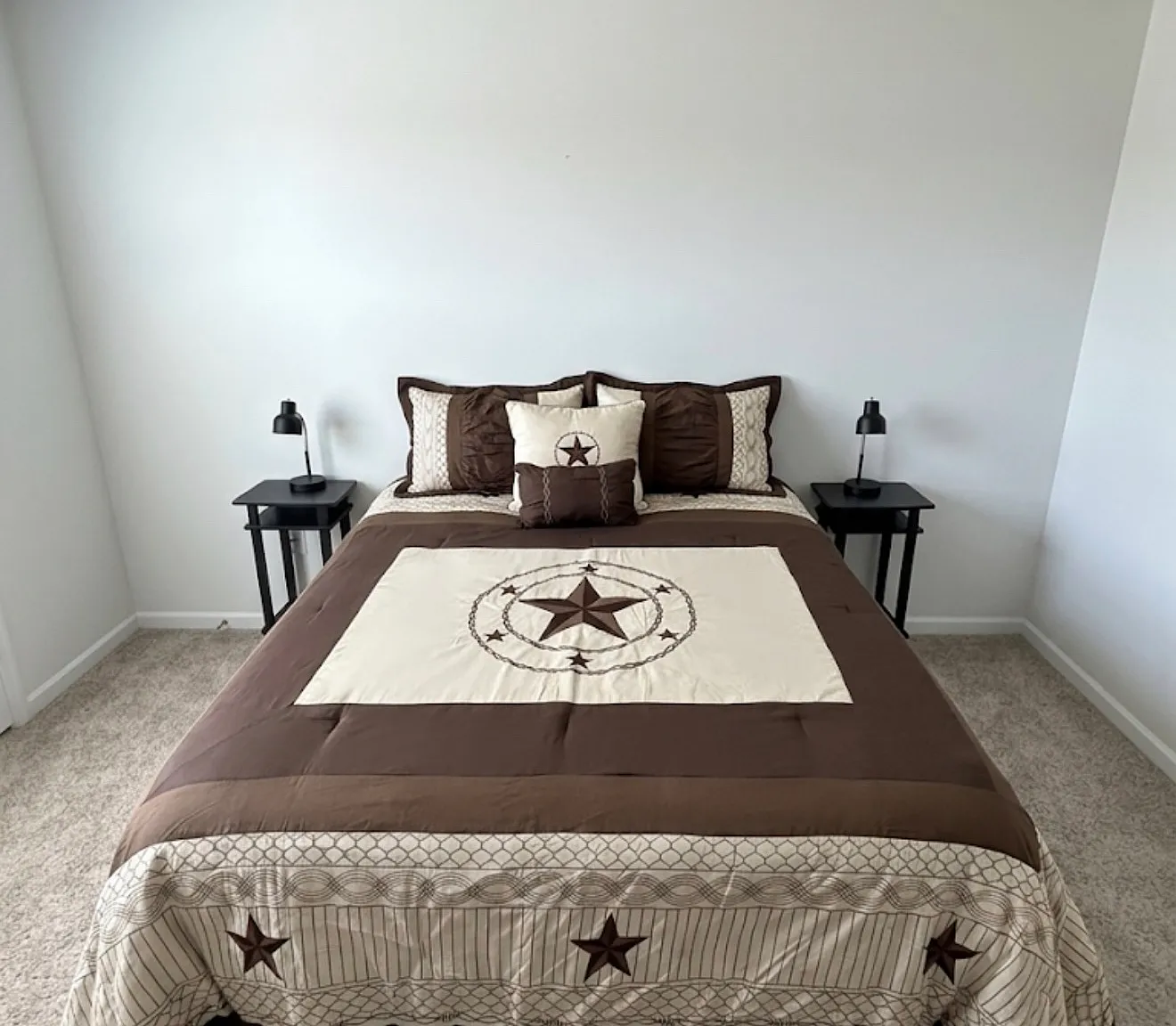 5 bed, 2295 sqft, $900 — Photo 1