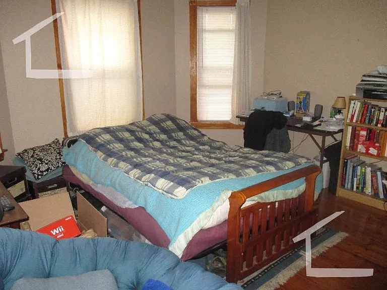189-191 Lowell St #2 — Photo 8