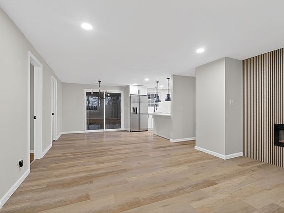 4th image of 630 Karen Dr