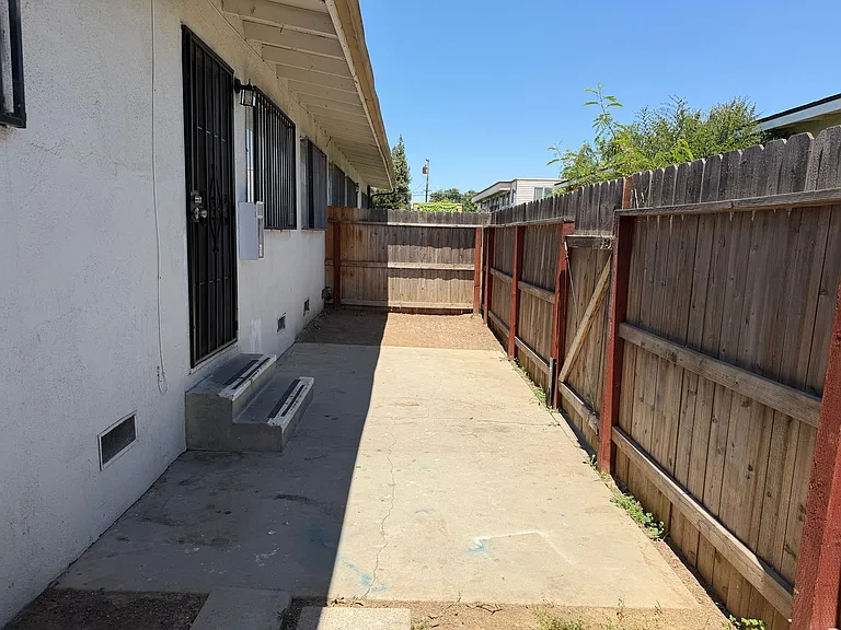 1329 E San Ramon Ave — Photo 21