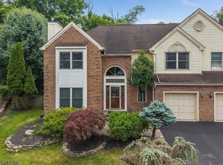 16 Woodland Ter, Bloomsbury Boro, NJ 08804