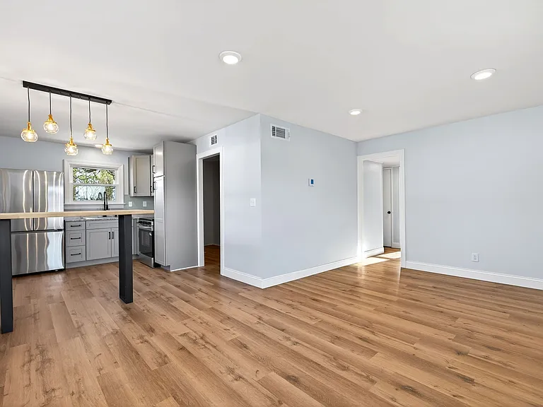 5345 Middlebury Rd — Photo 4