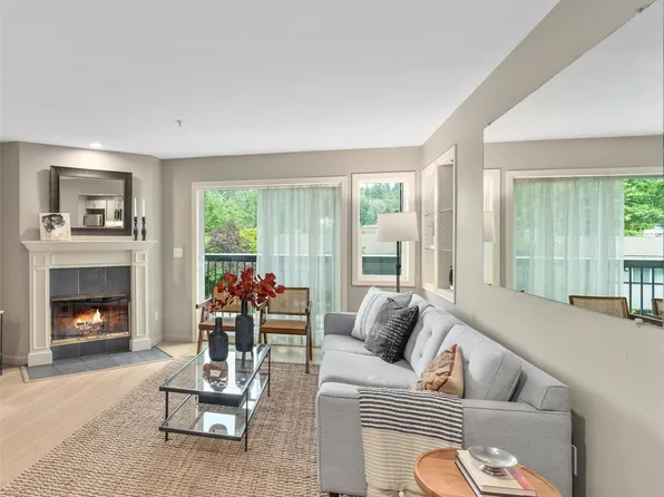 15711 Waynita Way NE #H103, Bothell, WA 98011