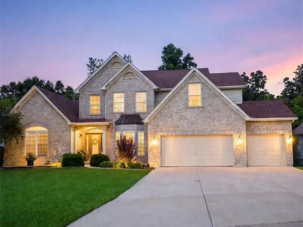 1052 Brook Mont Dr, O'Fallon, MO 63366