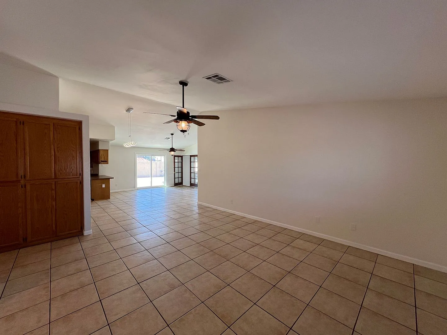 4 Bedroom Pool & Solar Home! — Photo 3