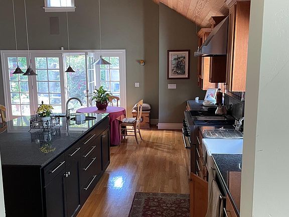 4th image of 1595 Hanchett Ave