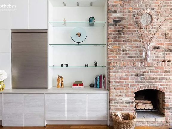 3rd image of 351 W 20th St #5