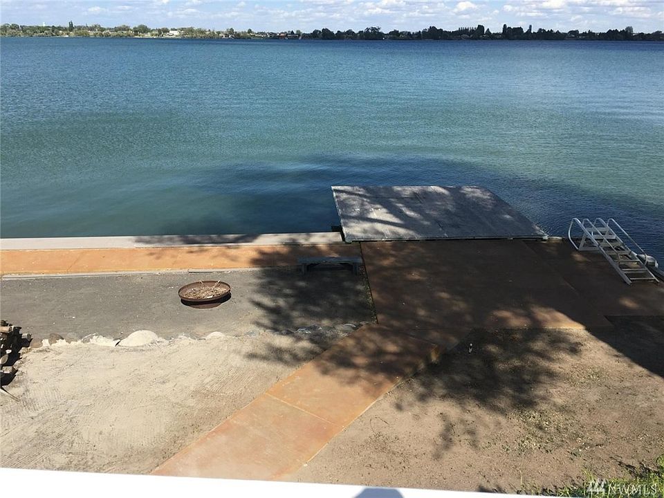 2nd image of 1963 Westshore Dr NE