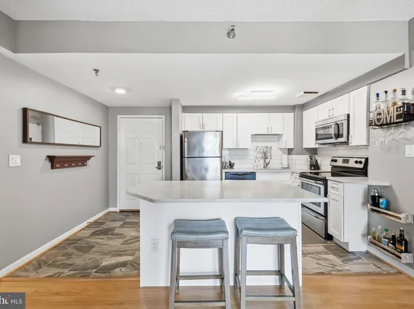 24 Courthouse Sq APT 306, Rockville, MD 20850