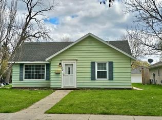 102 E 9th St, Morris, MN 56267