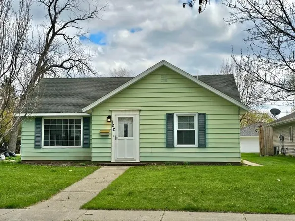 102 E 9th St, Morris, MN 56267