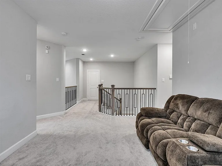 32212 Highwood Green Ln — Photo 29