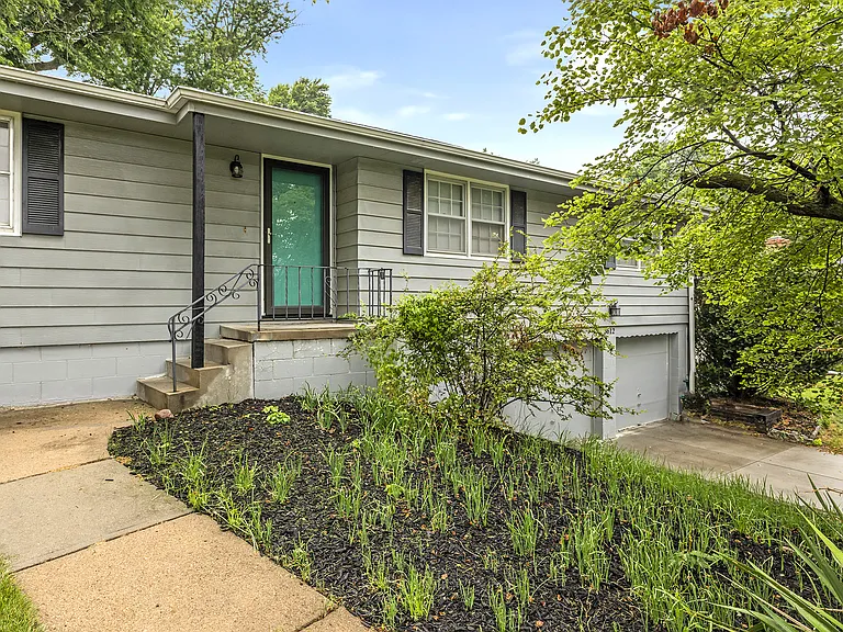 3612 S 105th St — Photo 35