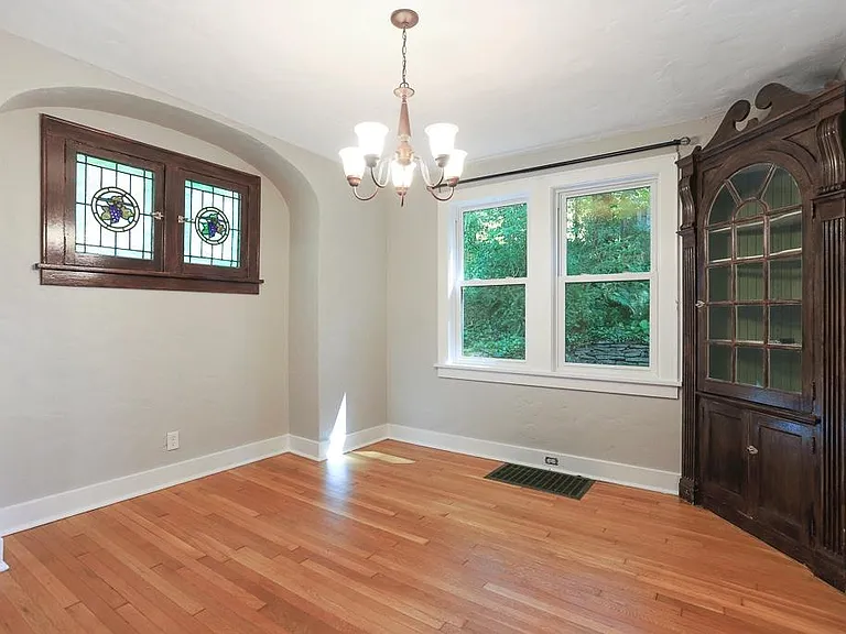 804 Center Ave — Photo 16