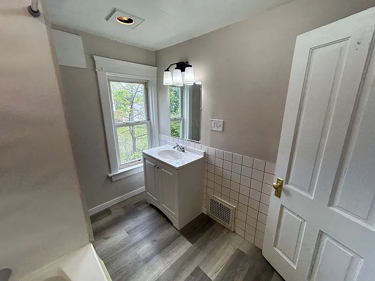 109 Kent Ct — Photo 4