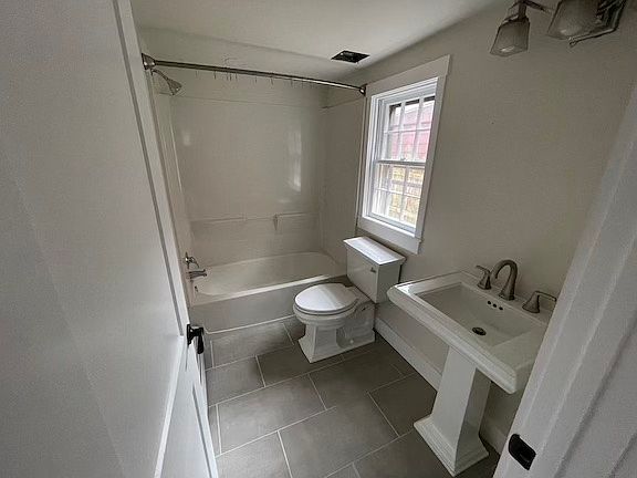5th image of 159 Washington St #A