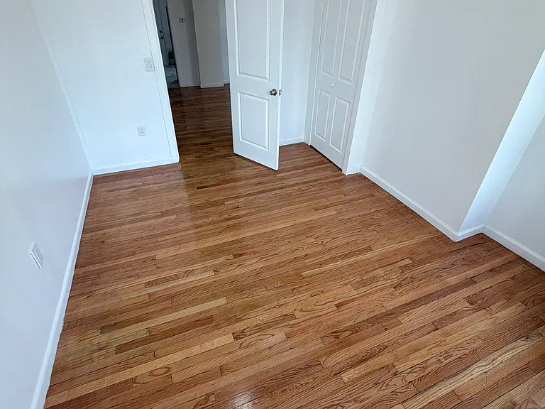 BDRM #1 W. BIG CLOSET