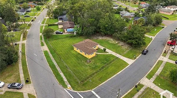 3 bed, 936 sqft, $1,550 — Photo 1