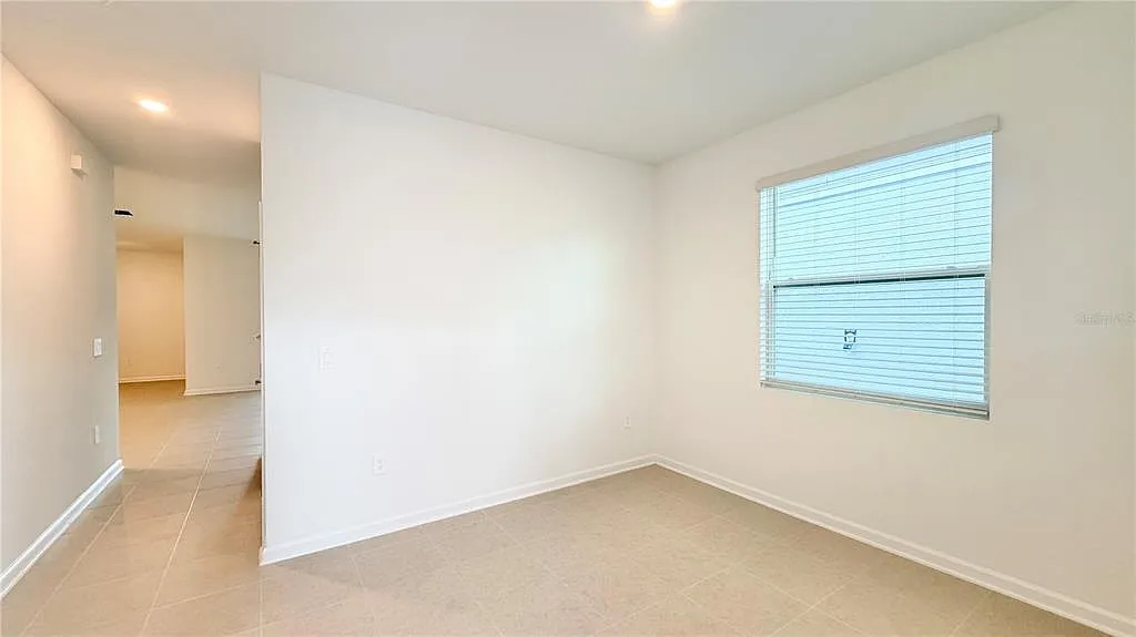 6 bed, 3.0 bath, 2643 sqft, $3,500 — Photo 4