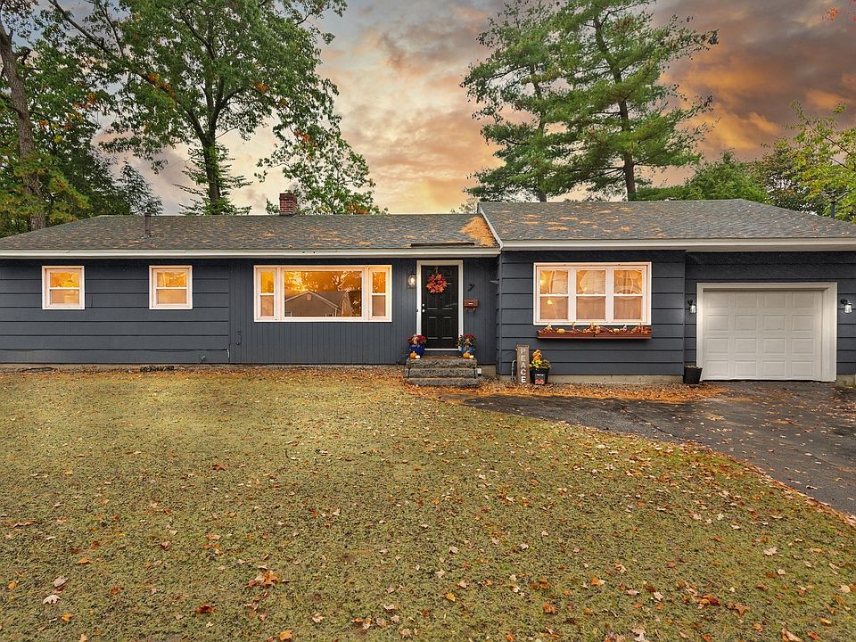 1st image of 7 Moonbeam Ave