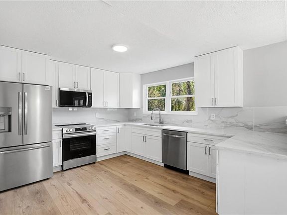 3rd image of 640 Bramble Ct