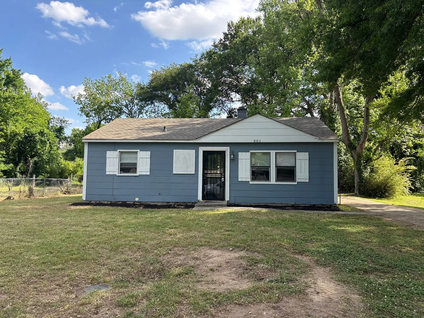 Welcome to 901 Restbrook Ave! — Photo 1