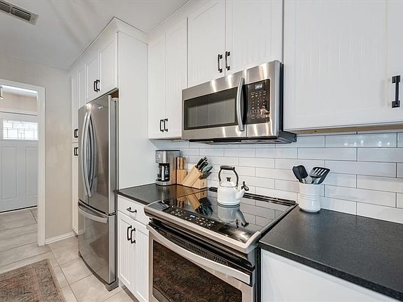 5th image of 2513 Bayberry Ln