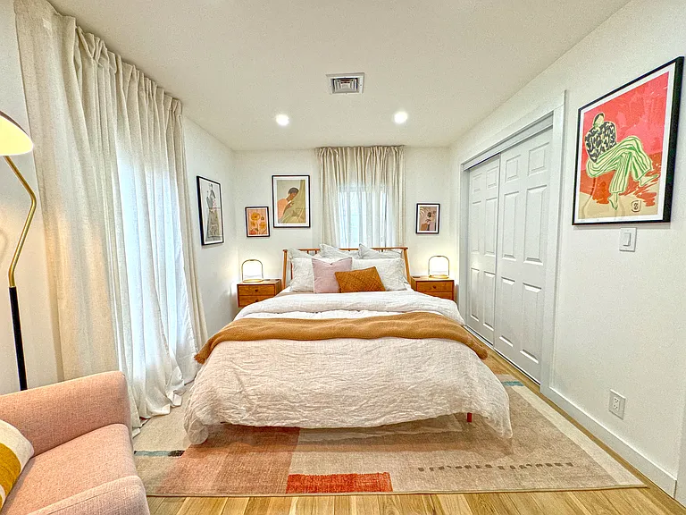 Primary bedroom with queen bed and en-suite.