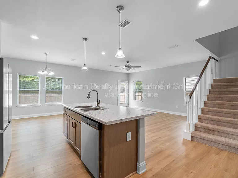 181 Johnson Ct — Photo 12