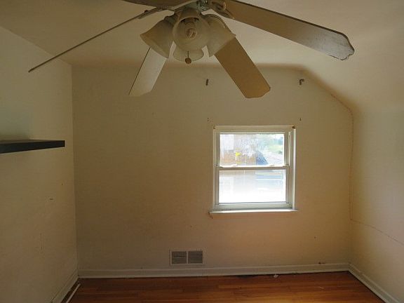 5th image of 337 Dorothy Dr