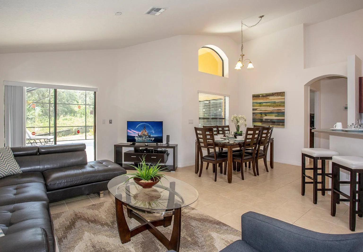 4 bed, 1556 sqft, $2,500 — Photo 1