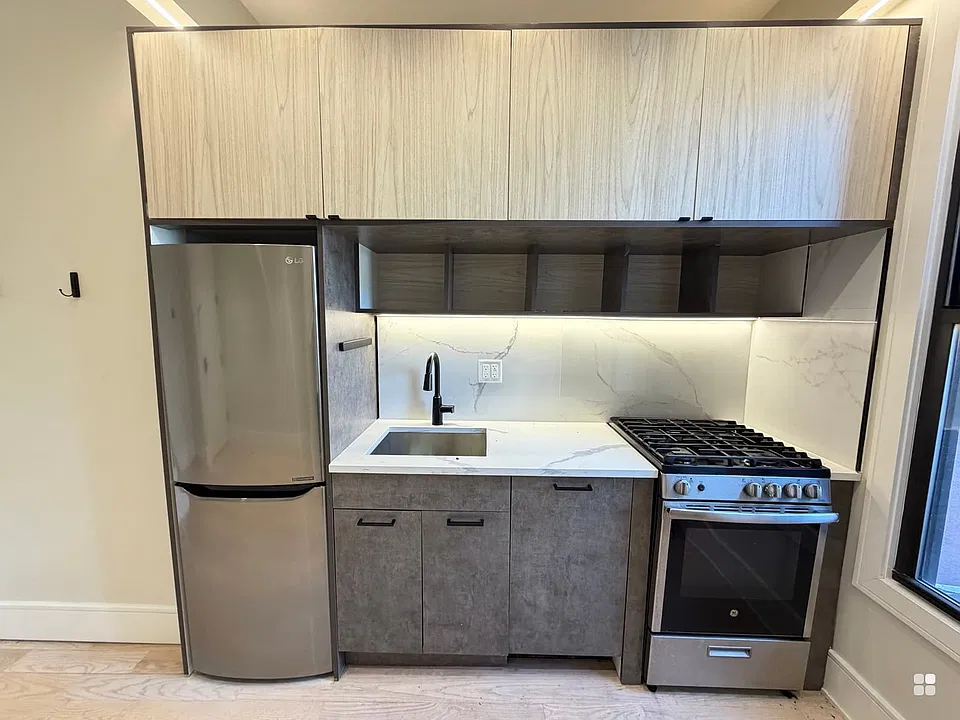 542 Newark Ave #1L