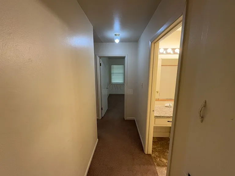 208 Oak St — Photo 9