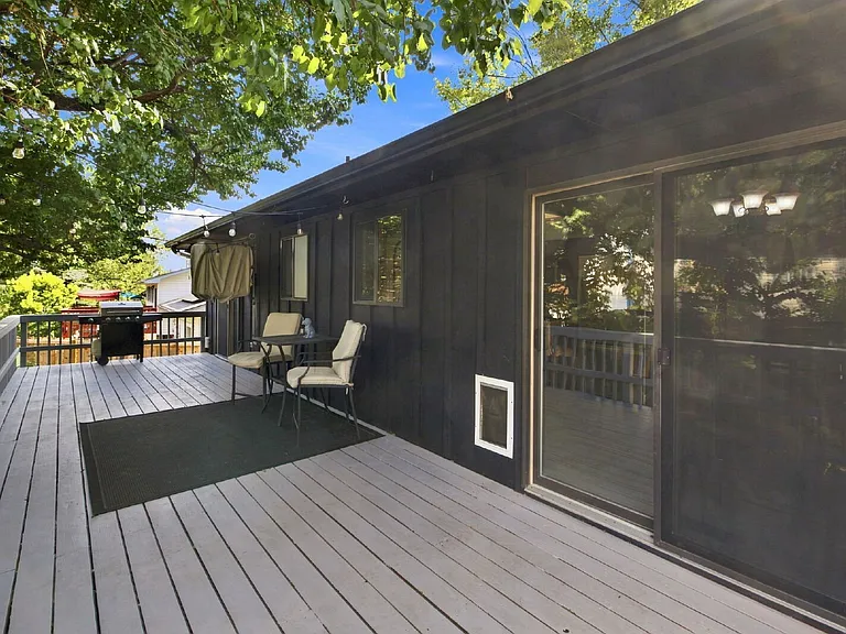 702 Squire St — Photo 38