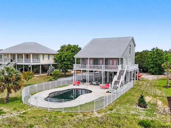 7613 Belle Fontaine Dr, Ocean Springs, MS 39564
