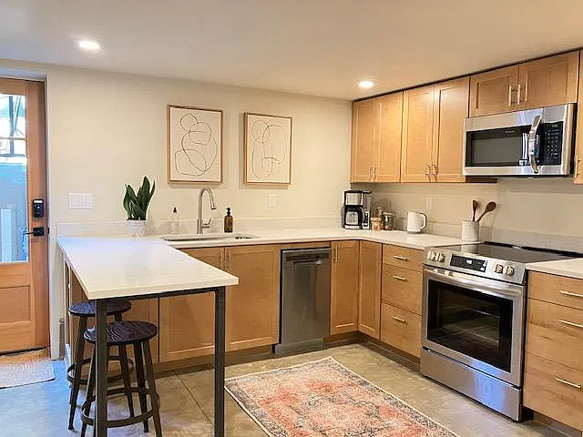 2 bed, 640 sqft, $1,800 — Photo 1