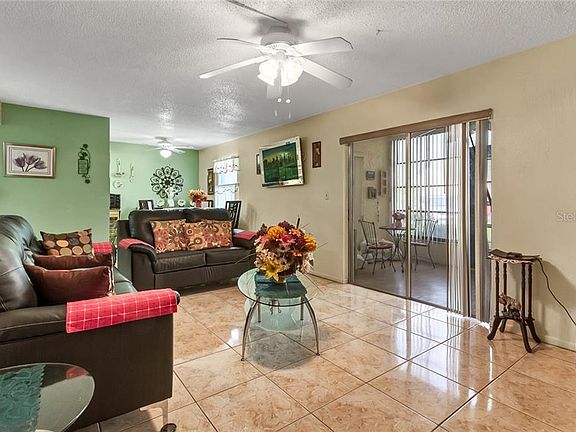 3rd image of 1036 Plantation Dr APT D5