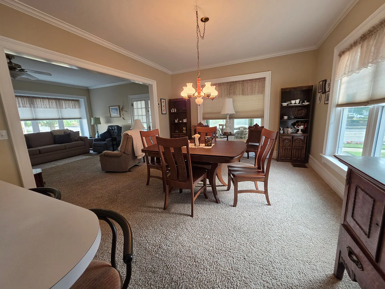 3 bed, 2.0 bath, 900 sqft, $2,400 — Photo 3