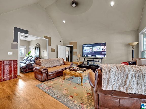 4th image of 45 Autumn Ln