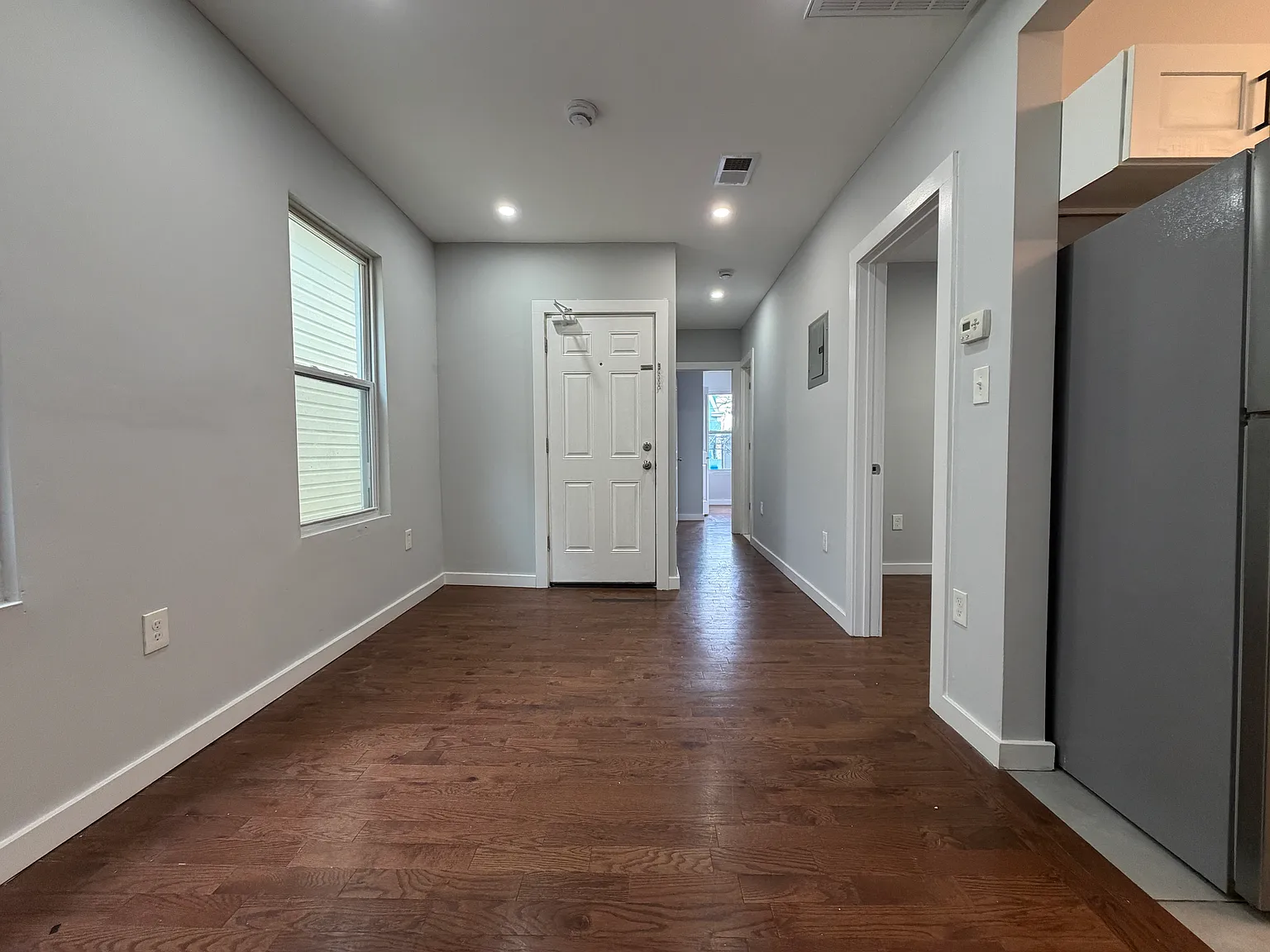 4 bed, 1.5 bath, 1000 sqft, $2,000 — Photo 2