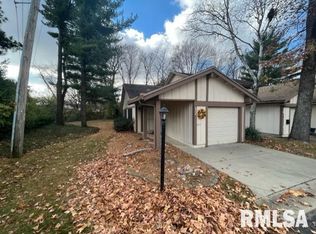 17 Oakbend Ct, Springfield, IL 62704