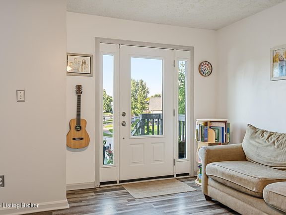 3rd image of 934 Woodland Ridge Cir