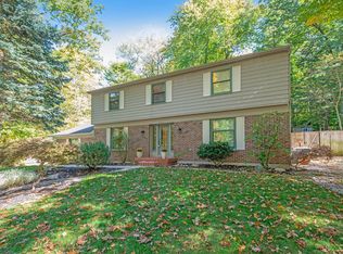 2760 Hickorywood Ln SE, Grand Rapids, MI 49546
