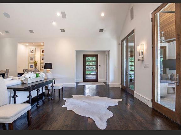 3rd image of 5806 Del Roy Dr