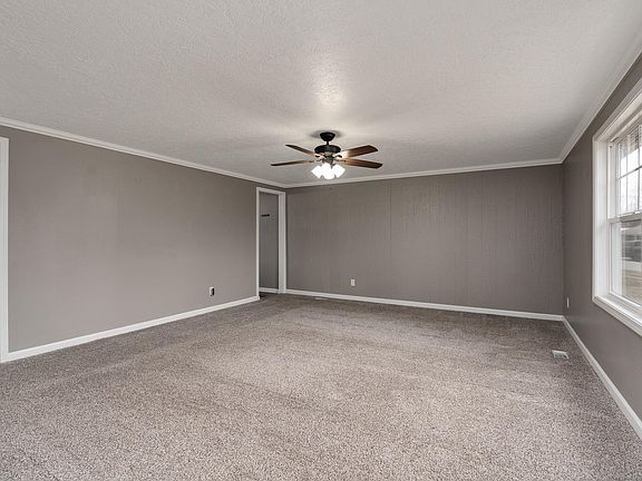 5th image of 2005 Crowfoot Dr