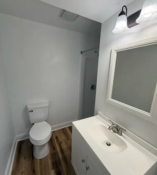 105 S Oakum St #A — Photo 5
