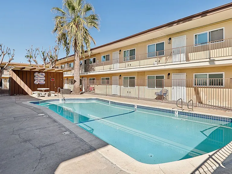 Palm Terrace Apartments — Photo 13