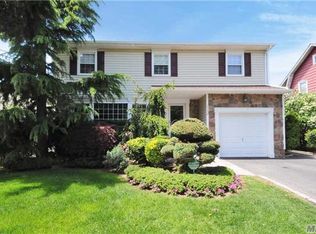 2194 Willoughby Ave, Wantagh, NY 11793