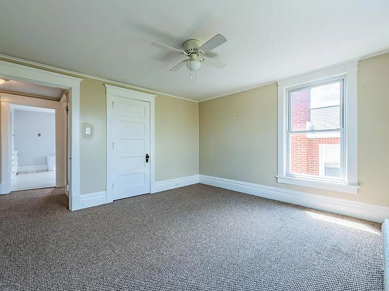 530 Foster St — Photo 8